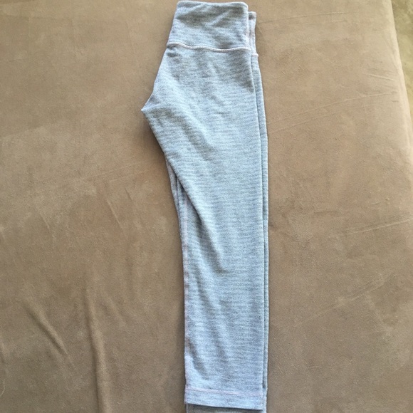 Lululemon Cropped wunder under leggings - Picture 2 of 5